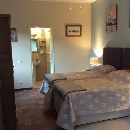 Moni Bed & Breakfast *