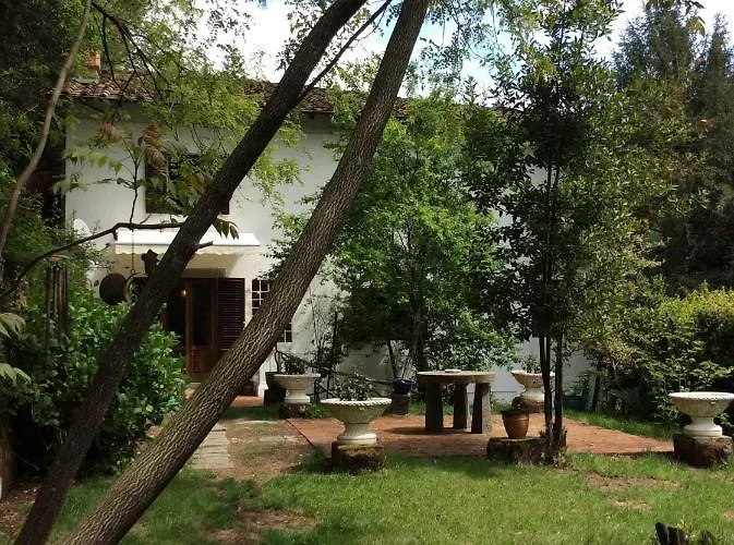 Moni Bed & Breakfast *