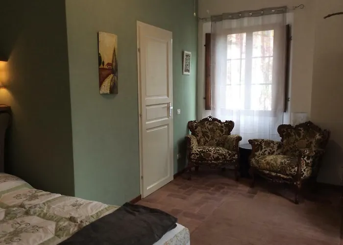 Moni Bed & Breakfast *