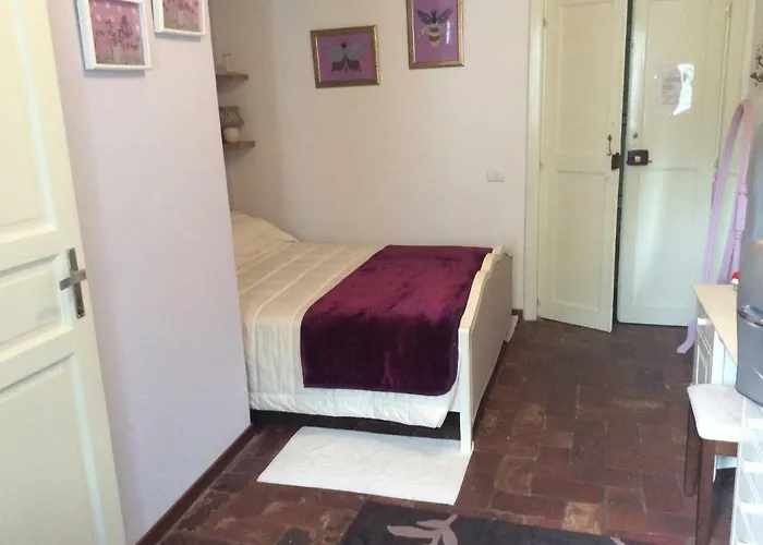 Moni Bed & Breakfast *